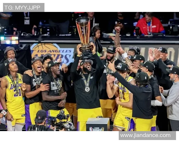 NBA赛季关键比赛数据分析与未来走势预测全面解读